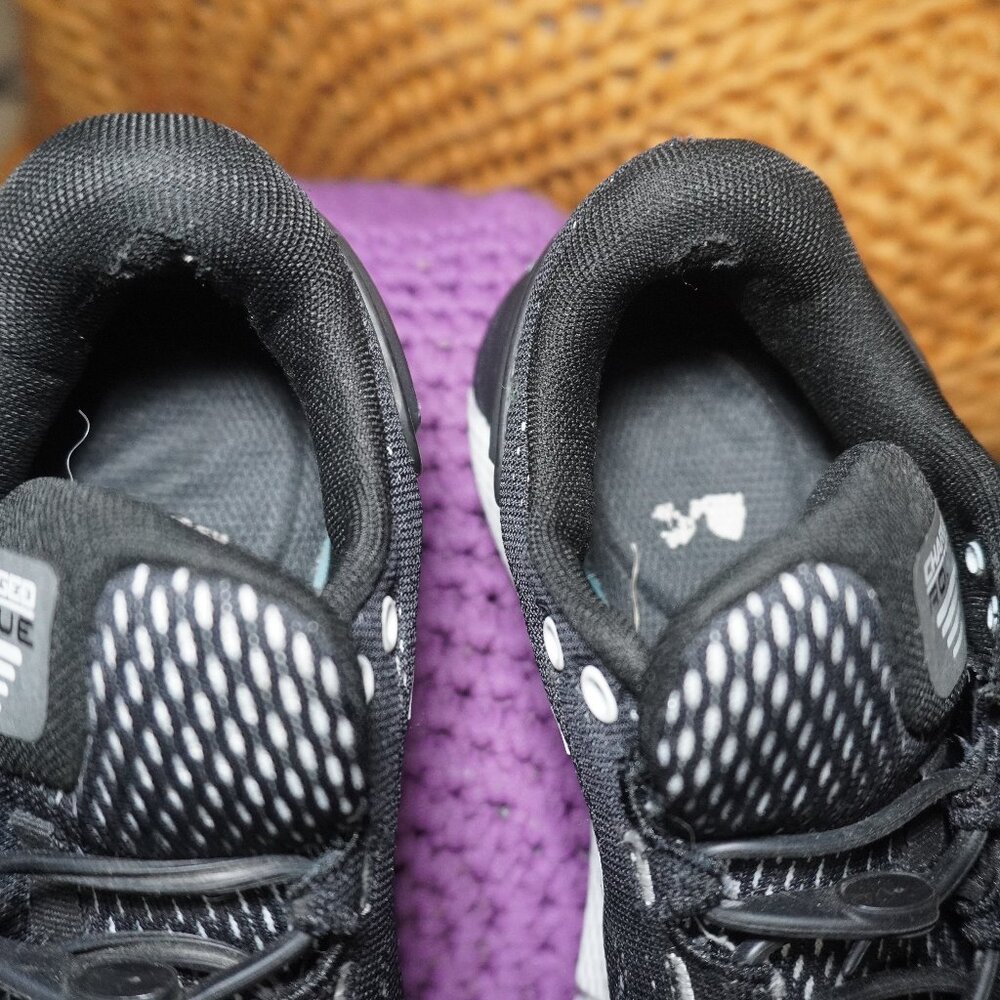 Under Armour Kids Black White Charged Rogue Running Shoe Drawstring Size 5.5 - Picture 4 of 9